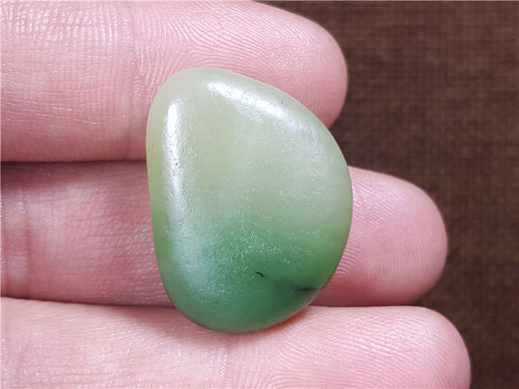 琪玉商城和田玉罕见翠青籽料8.7克