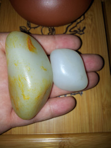 一些想玩和田玉，但买不到和田玉的人！
