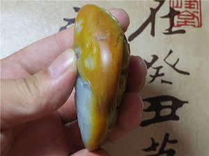 琪玉商城和田玉细腻油润苏工名家鸡油黄沁籽料天龙地虎把件143.9克WP