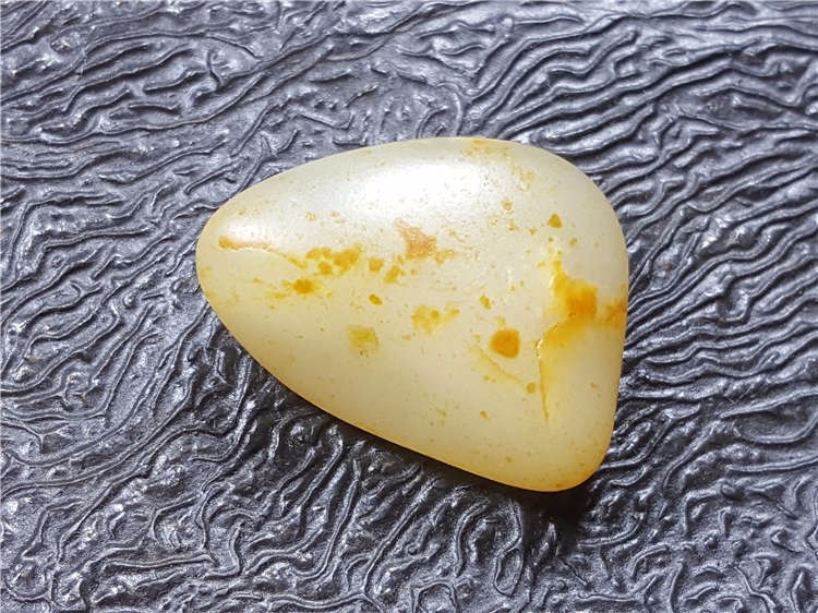 琪玉商城和田玉熟糯脂粉黄白玉种玩料11.2克