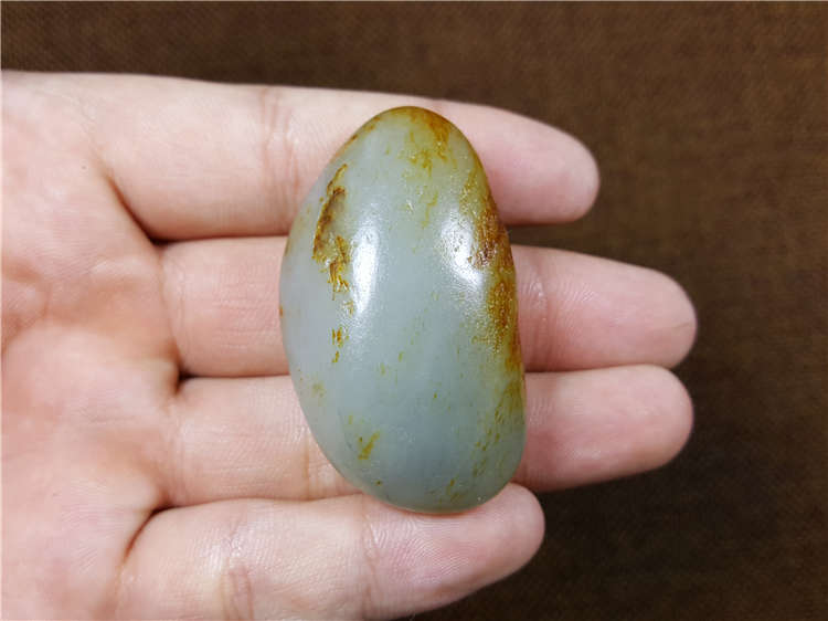 琪玉商城和田玉细腻红皮青花籽料35.2克