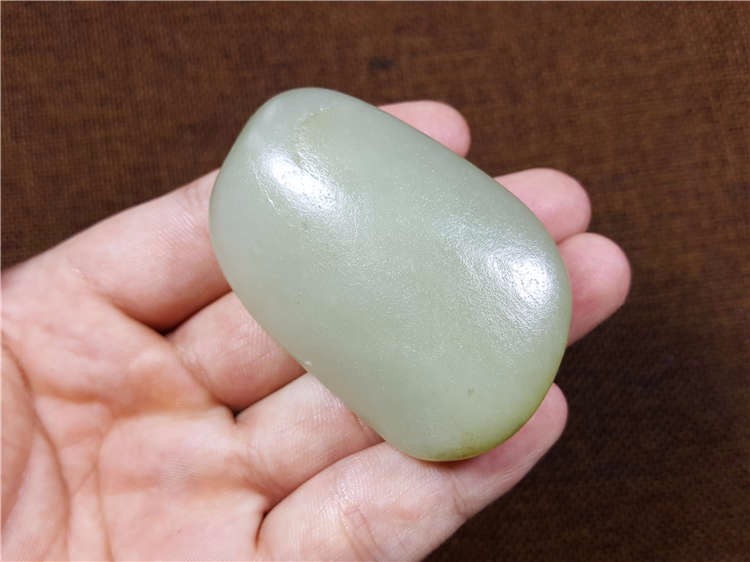 琪玉商城和田玉细腻青白玉籽料68.6克