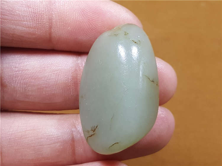 琪玉商城和田玉青白籽料12.6克