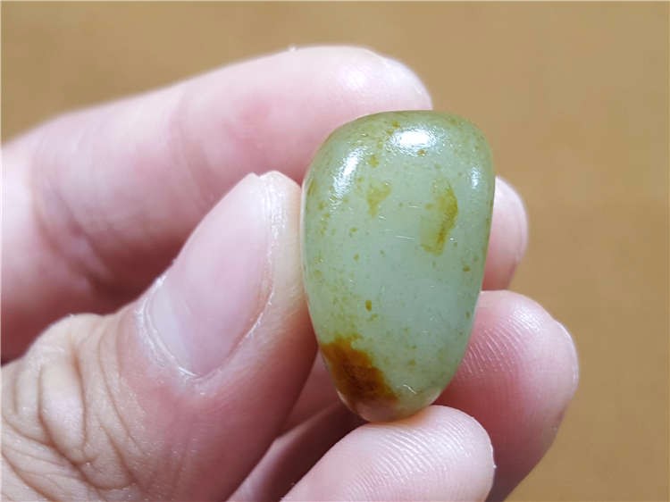 琪玉商城和田玉细腻秋梨皮青玉籽料11克