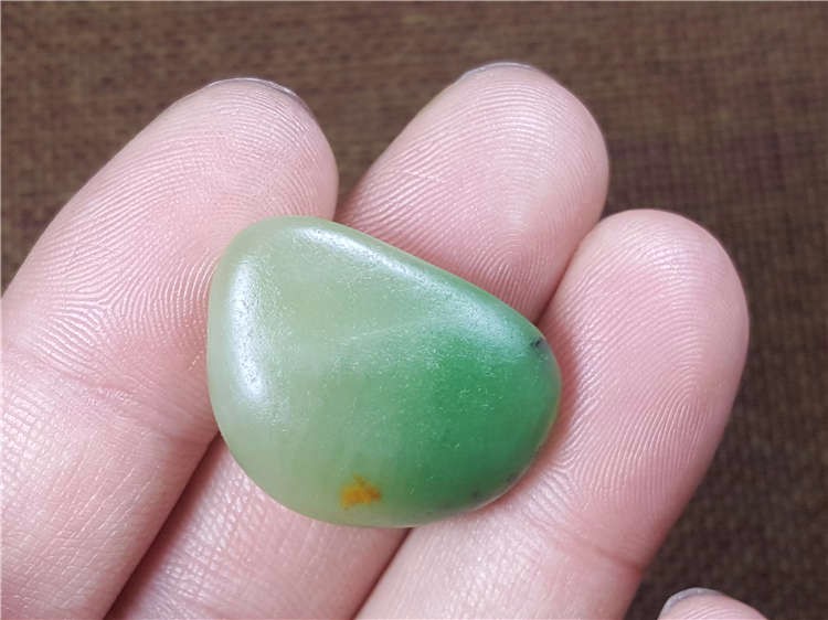 琪玉商城和田玉罕见翠青籽料8.7克