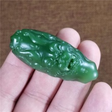 琪玉商城和田玉细腻油润菠菜绿碧玉仿古兽面挂件23.5克