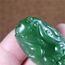 琪玉商城和田玉细腻油润菠菜绿碧玉仿古兽面挂件23.5克