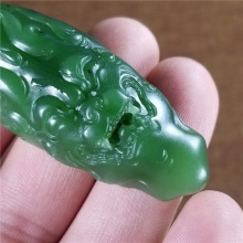琪玉商城和田玉细腻油润菠菜绿碧玉仿古兽面挂件23.5克