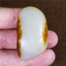 琪玉商城和田玉细腻油润双面天地枣红皮籽料31.8克，重器询价！
