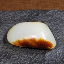 琪玉商城和田玉细腻油润双面天地枣红皮籽料31.8克，重器询价！