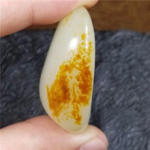 琪玉商城和田玉细腻油润双面天地枣红皮籽料31.8克，重器询价！
