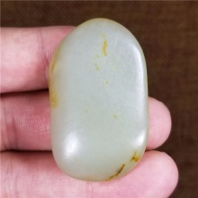 琪玉商城和田玉细腻完整枣红皮特色悟空腾云籽料23.8克，重器询价！