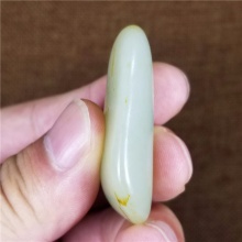 琪玉商城和田玉细腻完整枣红皮特色悟空腾云籽料23.8克，重器询价！