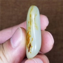 琪玉商城和田玉细腻完整枣红皮特色悟空腾云籽料23.8克，重器询价！