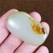 琪玉商城和田玉细腻完整枣红皮特色悟空腾云籽料23.8克，重器询价！