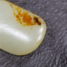 琪玉商城和田玉细腻完整枣红皮特色悟空腾云籽料23.8克，重器询价！