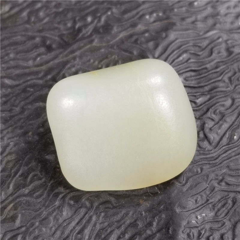 琪玉商城和田玉细腻油润黄白玉籽料7.6克