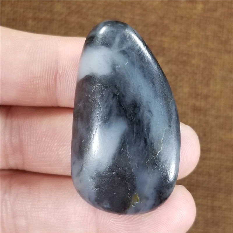 琪玉商城和田玉细腻黑白分明青花籽料27克