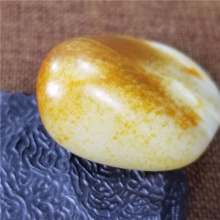 琪玉商城和田玉细腻油润撒金秋梨皮白玉高端玩料92克