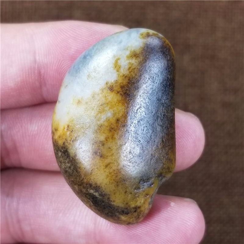 琪玉商城和田玉细腻完整秋梨皮籽料29.5克