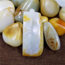 琪玉商城和田玉细腻油润撒金皮白玉籽料关公牌挂件62克