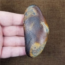 精品收藏细腻油润鸡油黄沁籽料苏州名家王清作品天龙地虎手把件100克