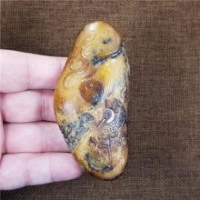 精品收藏细腻油润鸡油黄沁籽料苏州名家王清作品天龙地虎手把件100克