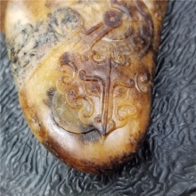 精品收藏细腻油润鸡油黄沁籽料苏州名家王清作品天龙地虎手把件100克
