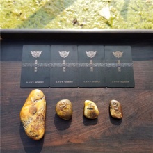 精品收藏细腻油润鸡油黄沁籽料苏州名家王清作品天龙地虎手把件100克