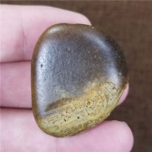 精品收藏细腻油润栗子黄沁籽料苏州名家王清作品必定成龙挂件27.8克