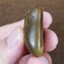 精品收藏细腻油润栗子黄沁籽料苏州名家王清作品必定成龙挂件27.8克