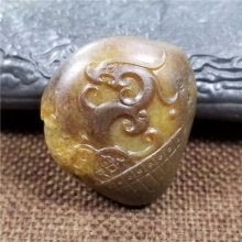 精品收藏细腻油润栗子黄沁籽料苏州名家王清作品必定成龙挂件27.8克