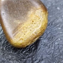 精品收藏细腻油润栗子黄沁籽料苏州名家王清作品必定成龙挂件27.8克