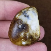 精品收藏细腻油润秋梨皮黄沁籽料苏州名家王清作品天龙地虎挂件18.8克