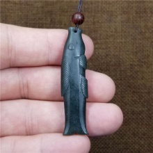 中国玉石雕刻大师马洪伟工作室出品仿古连年有余青玉鱼挂件9.6克