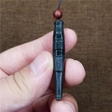 中国玉石雕刻大师马洪伟工作室出品仿古连年有余青玉鱼挂件9.6克