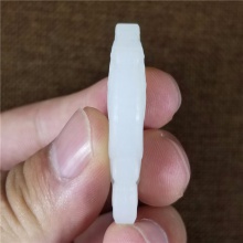 琪玉商城和田玉细腻一级白玉山料仿古龙凤牌挂件13.2克