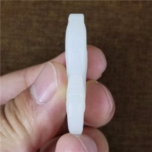 琪玉商城和田玉细腻一级白玉山料仿古龙凤牌挂件13.2克