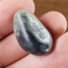 琪玉商城和田玉细腻油润黑白分明青花手链籽料8.5克，玉友已结缘0602！