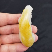 琪玉商城和田玉名家大师细腻油润撒金皮白玉籽料貔貅小把件72.8克，重器询价！