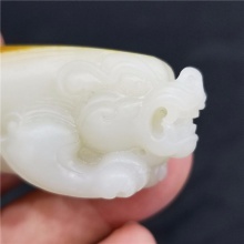 琪玉商城和田玉名家大师细腻油润撒金皮白玉籽料貔貅小把件72.8克，重器询价！