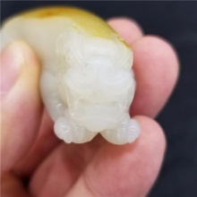 琪玉商城和田玉名家大师细腻油润撒金皮白玉籽料貔貅小把件72.8克，重器询价！