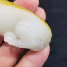 琪玉商城和田玉名家大师细腻油润撒金皮白玉籽料貔貅小把件72.8克，重器询价！