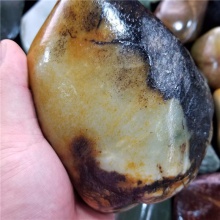 琪玉商城和田玉细腻油润撒金皮白玉籽料大摆件，重器询价五位数！