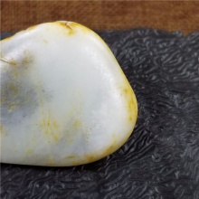 琪玉商城细腻油润白玉籽料56.8克