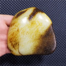 琪玉商城细腻油润玛丽艳撒金枣红皮老熟白玉大摆件籽料534.6克，重器询价六位数！