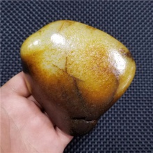 琪玉商城细腻油润玛丽艳撒金枣红皮老熟白玉大摆件籽料534.6克，重器询价六位数！