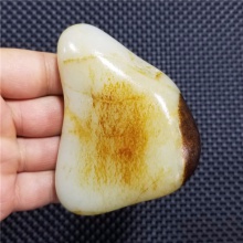 琪玉商城细腻油润聚枣红皮白玉籽料237.2克，重器询价六位数！