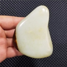 琪玉商城细腻油润聚枣红皮白玉籽料237.2克，重器询价六位数！
