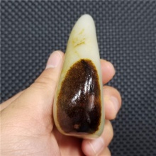 琪玉商城细腻油润聚枣红皮白玉籽料237.2克，重器询价六位数！